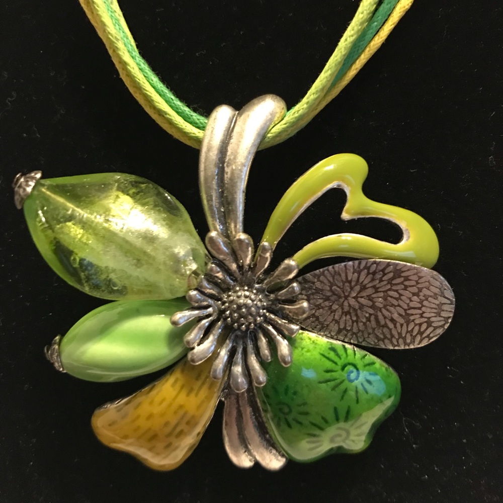 Necklace and earring set